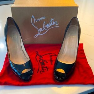 Christian Louboutin Patent Leather peep toe pump. Size 39.5/9.5